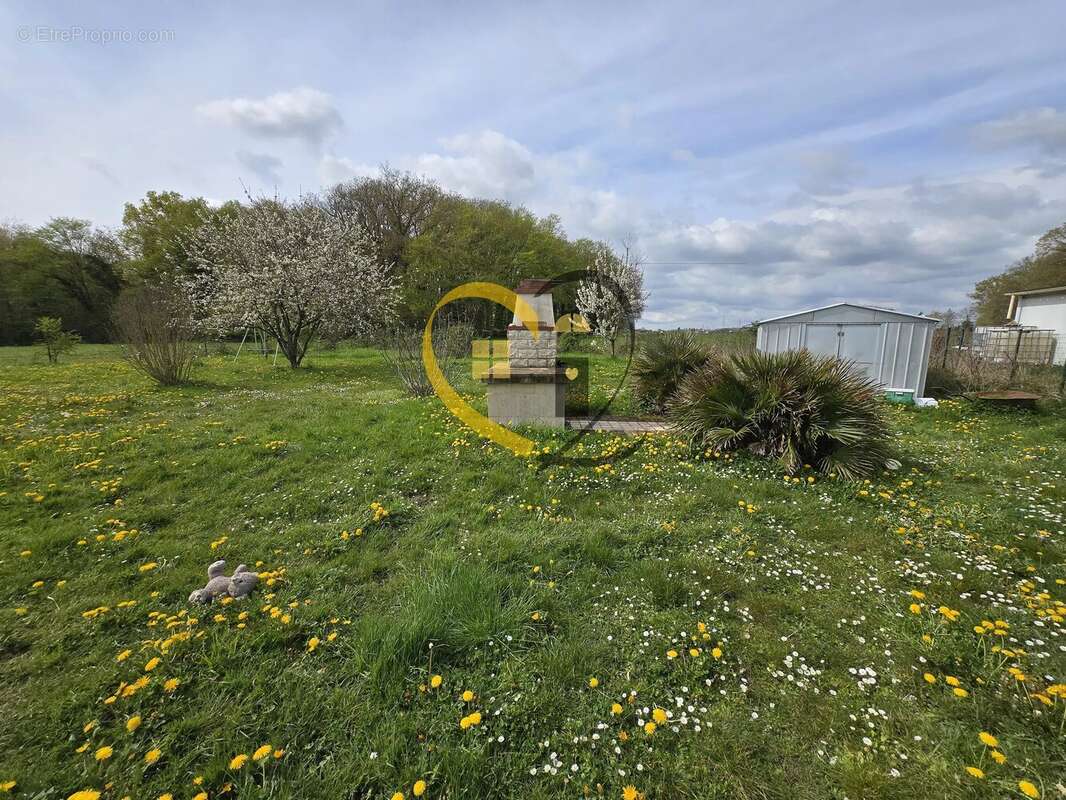 Maison à LES AIX-D'ANGILLON