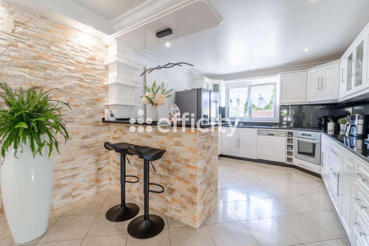 Maison à VIGNEUX-SUR-SEINE