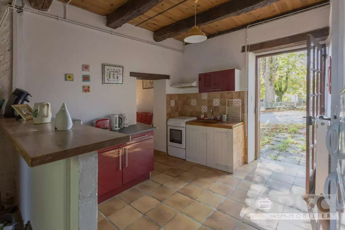 Belle maison de village avec jardinet et terrasse couverte. - photo 6