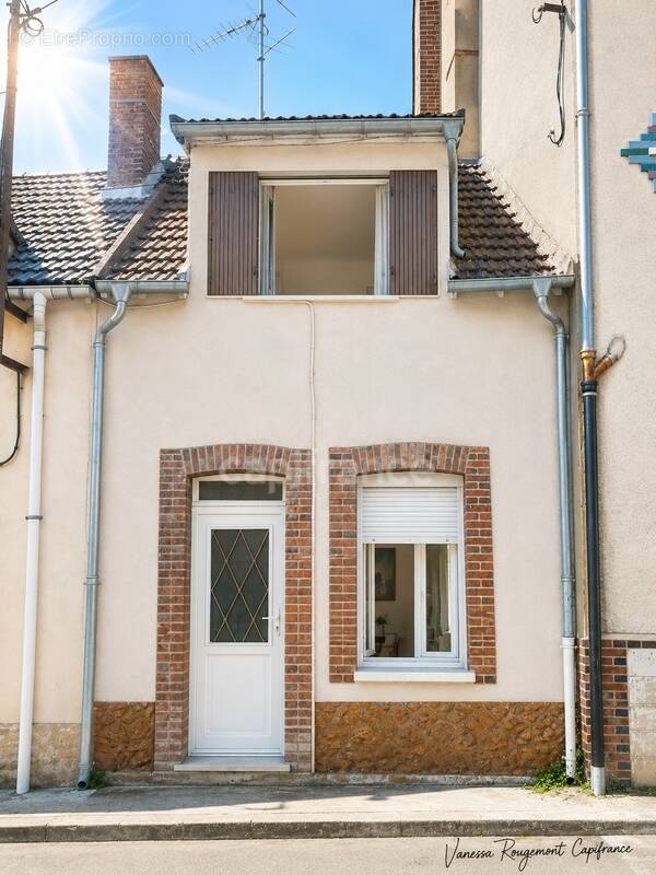 Maison à BRIENON-SUR-ARMANCON