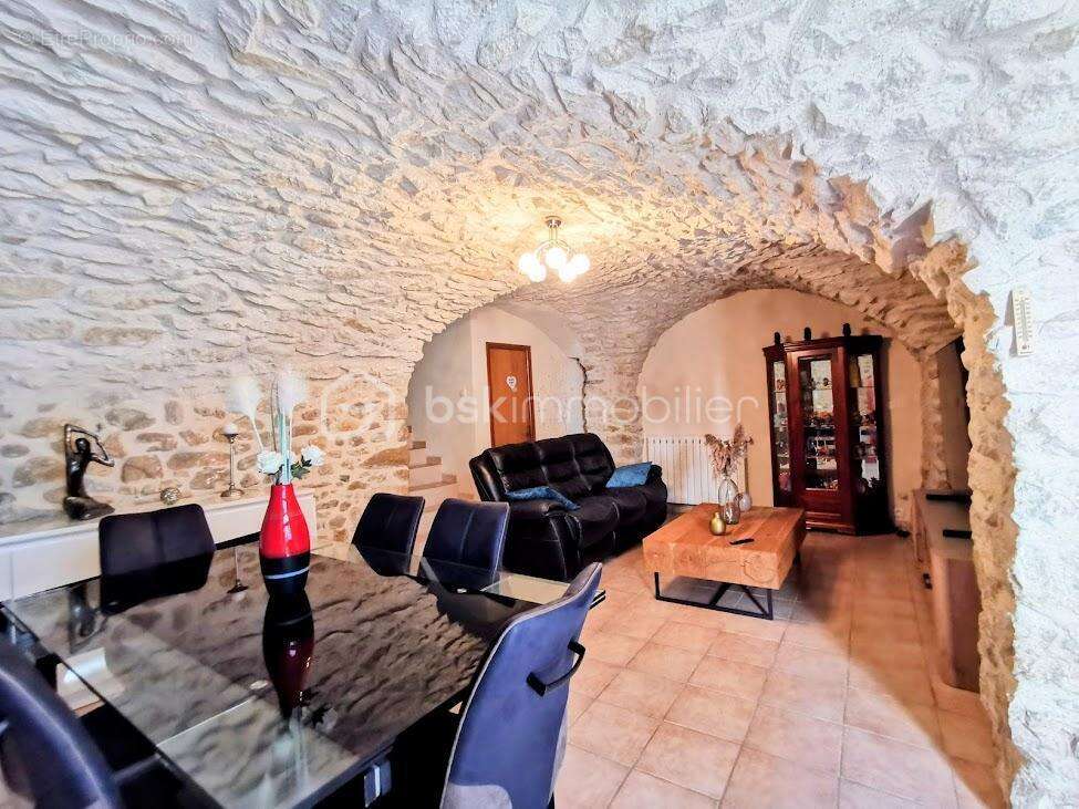 Maison en pierre 4 pièces - terrasse - Centre de Vallon Pont d'Arc - photo 2