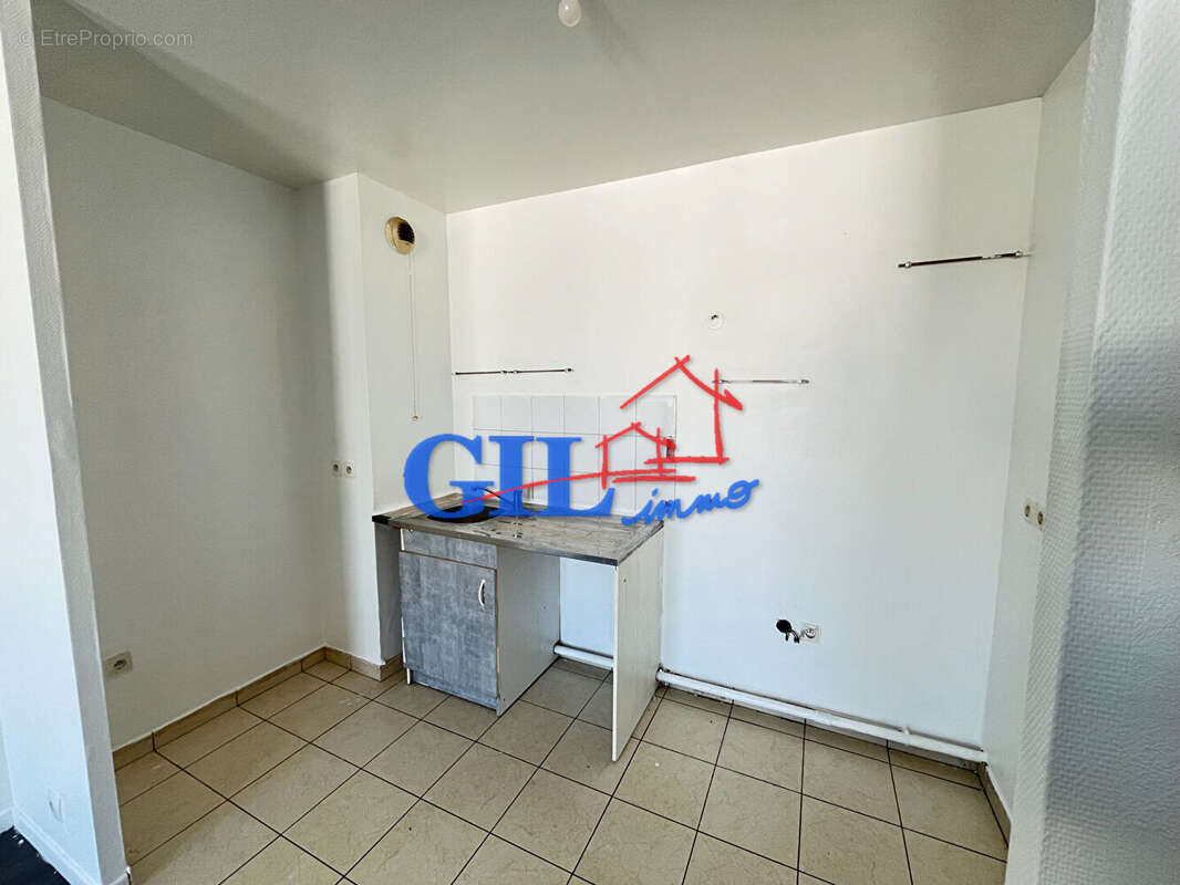 Appartement à SAVIGNY-LE-TEMPLE