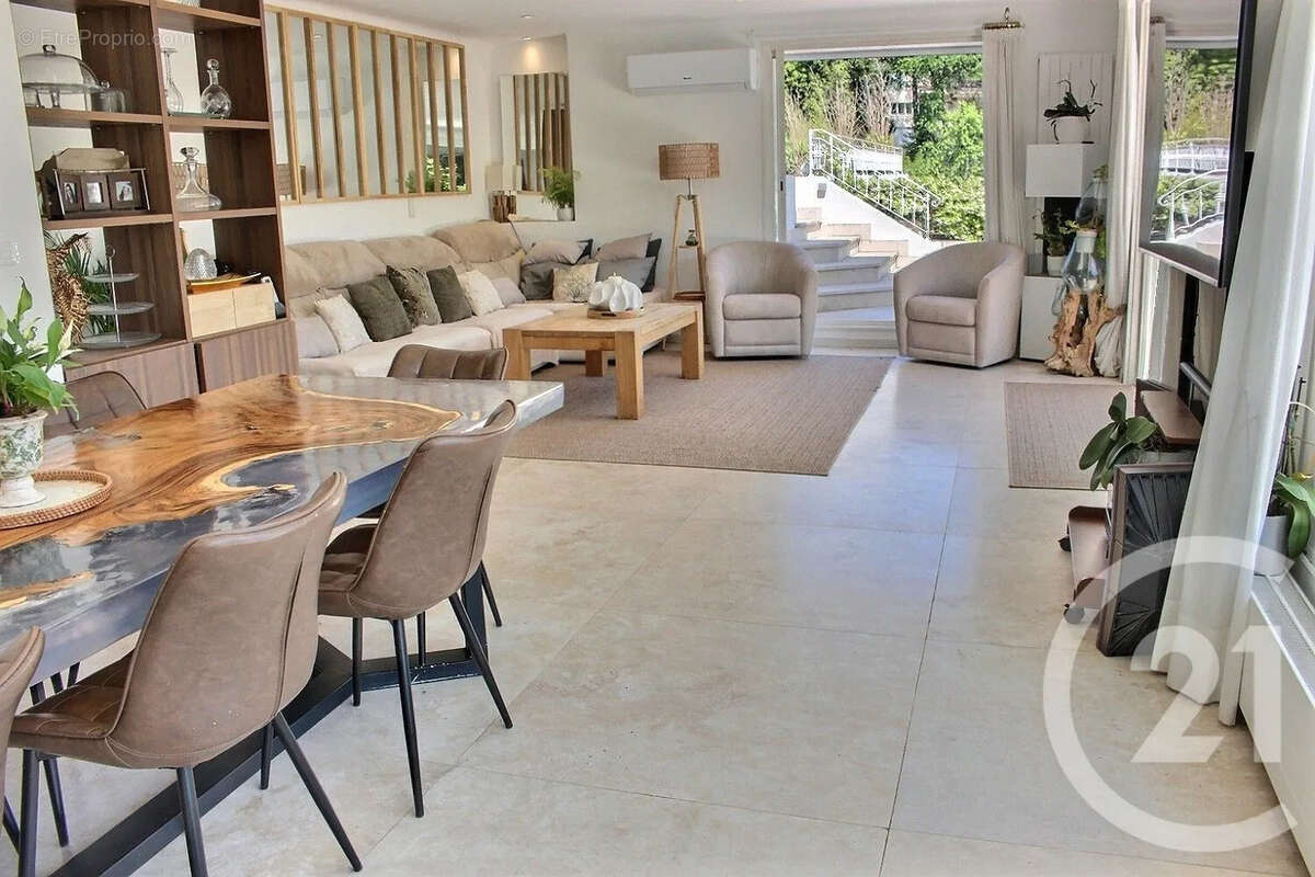 Maison à ROQUEFORT-LES-PINS