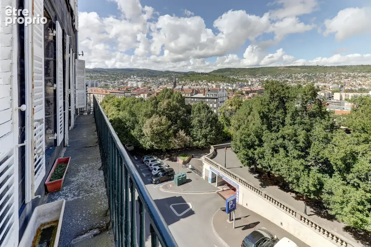 Grand appartement dans immeuble Ancien situé sur le plateau central avec charme - photo 3