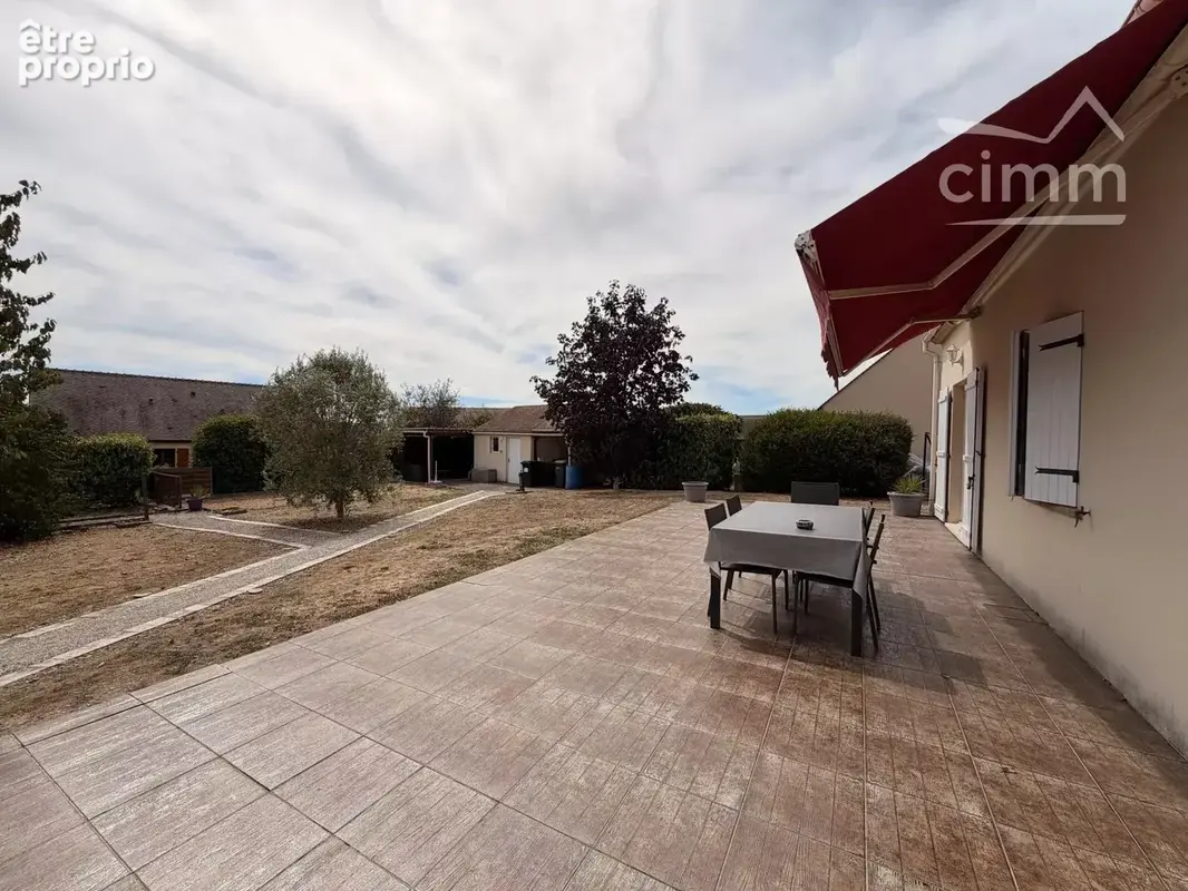 VEUZAIN-SUR-LOIRE — Maison 6 pièces de 120 m² - photo 11