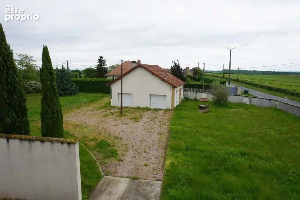 Belle et grande maison de caractère avec dépendances - photo 10