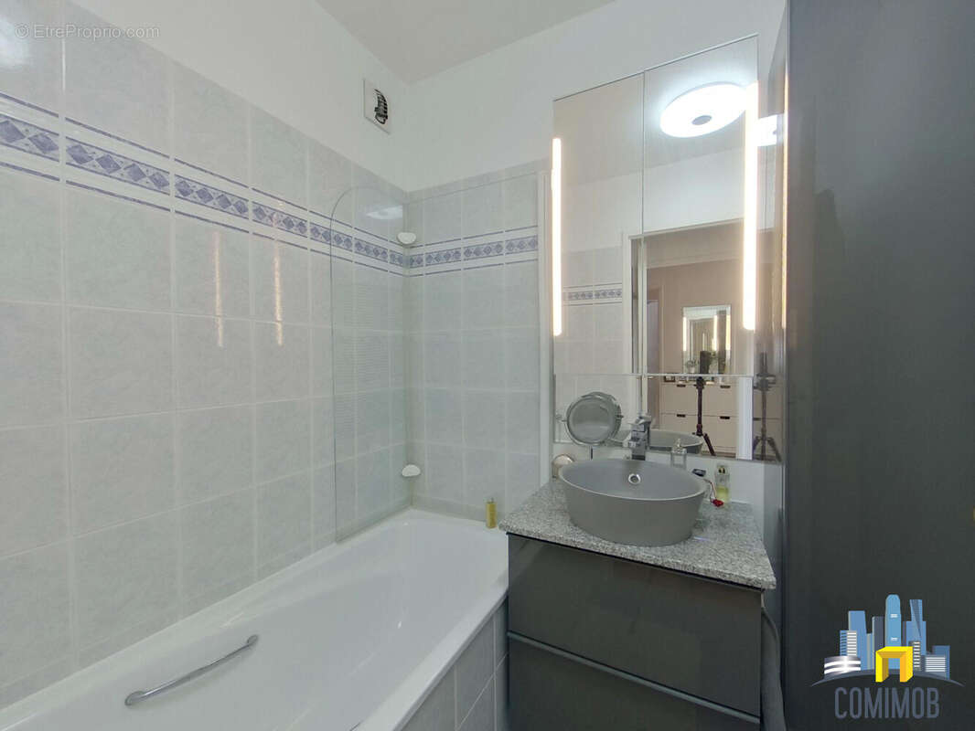 Appartement à COURBEVOIE