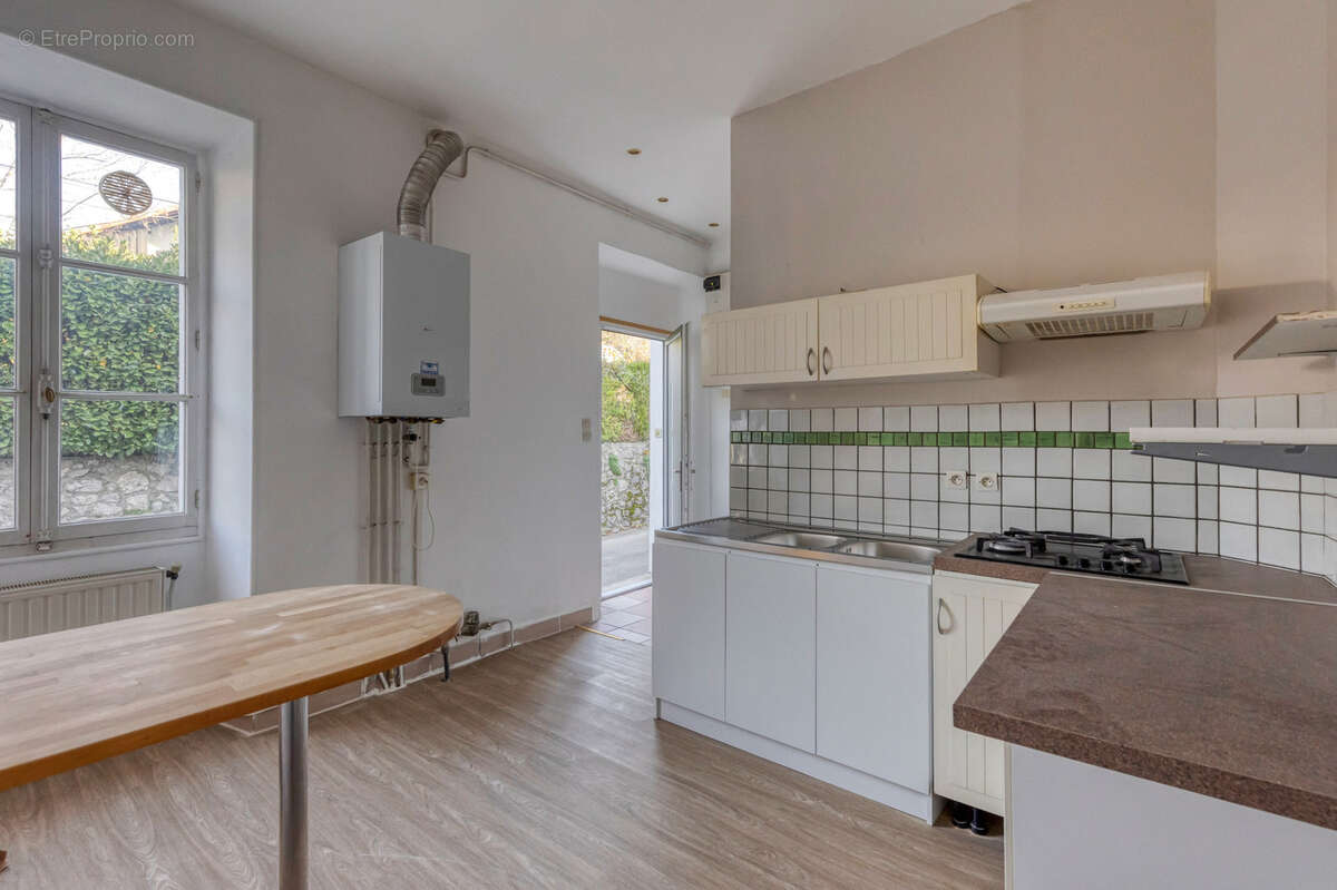 Appartement à SAINT-NAZAIRE-LES-EYMES