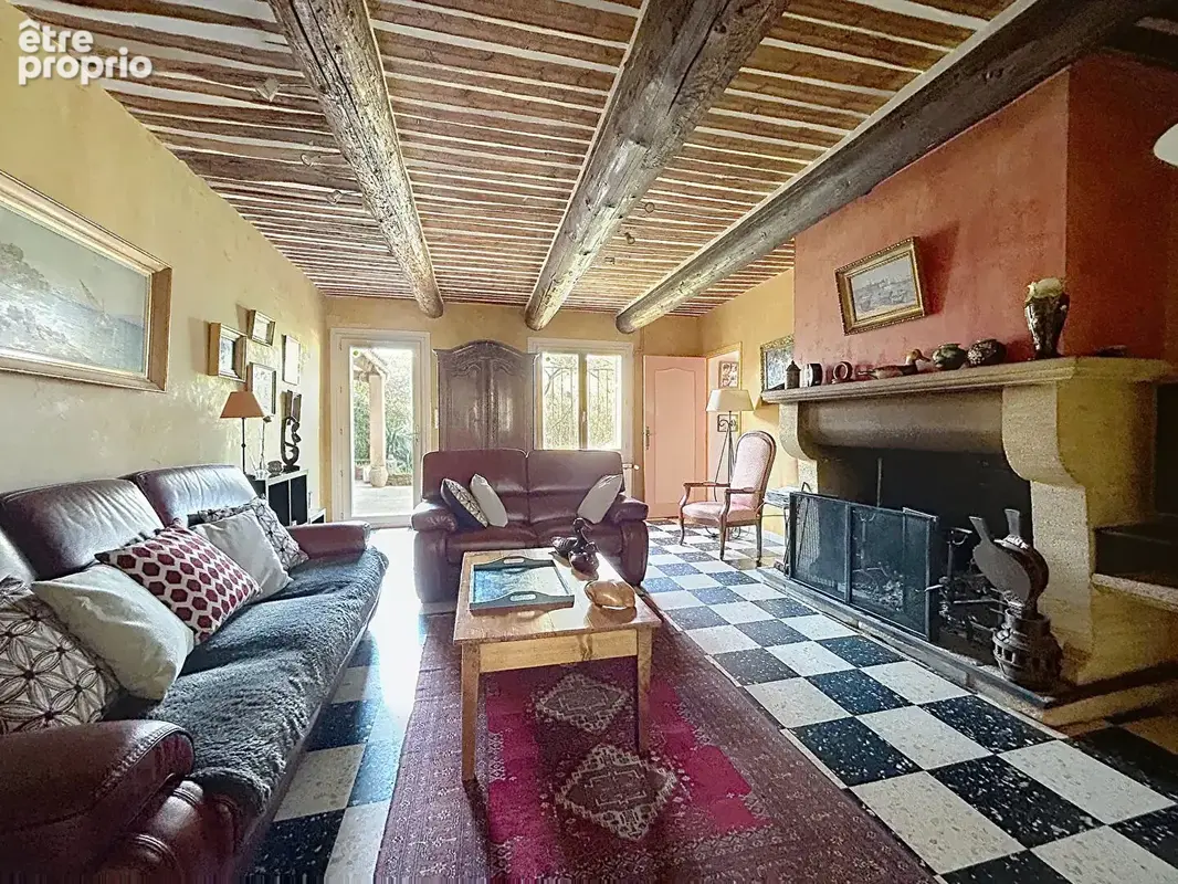 UCHAUX - Maison de charme, 5 chambres, jardin 1000m² avec piscine - photo 4