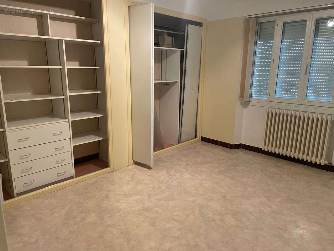 Immeuble avec terrain attenant - photo 8