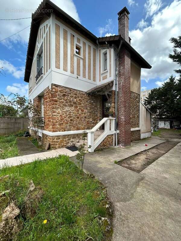 Maison à VIGNEUX-SUR-SEINE