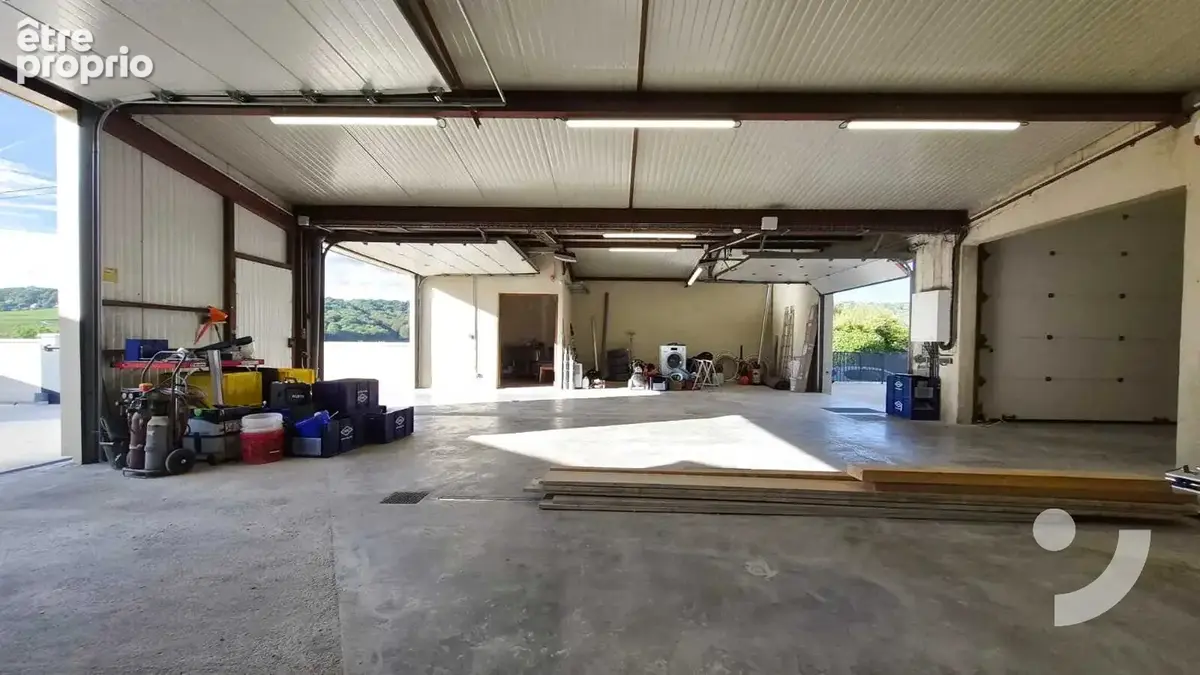 Maison avec dépôts pour activités artisanales - photo 15