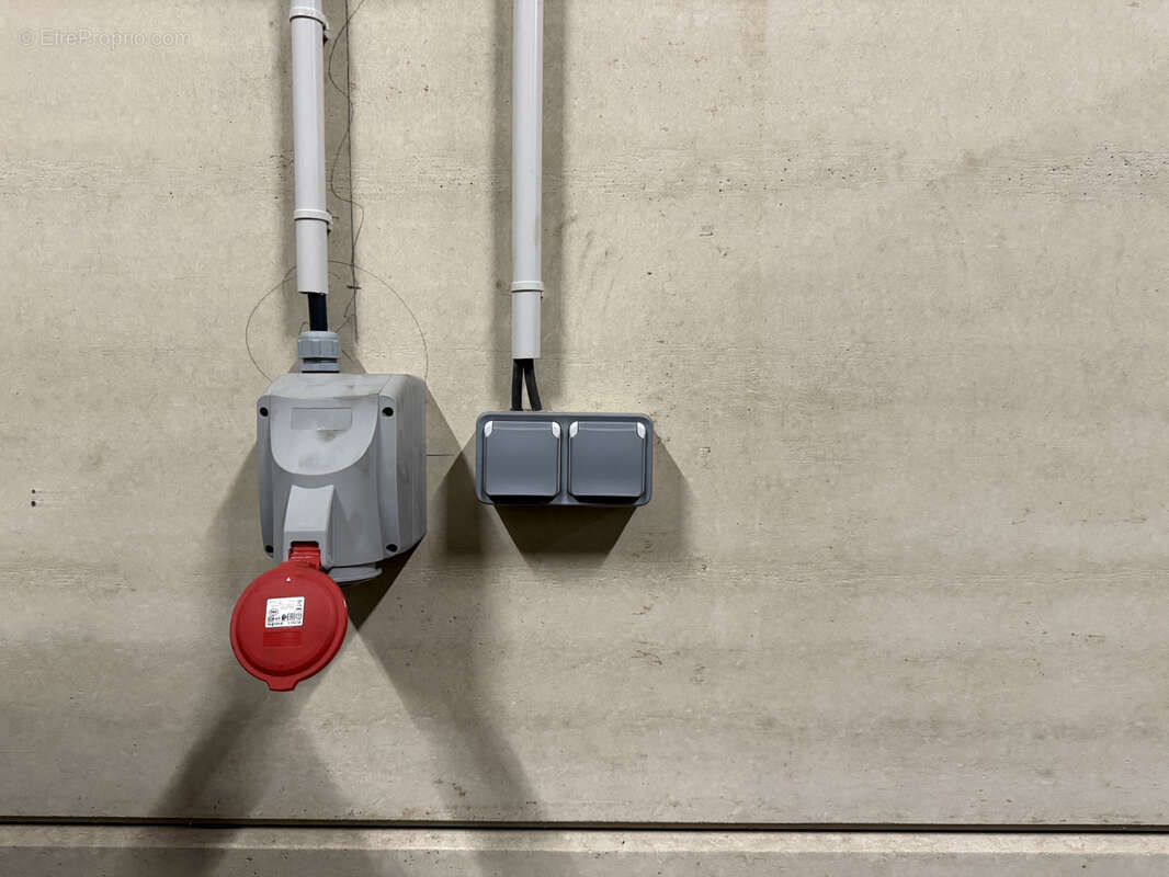 Parking à COSNES-ET-ROMAIN