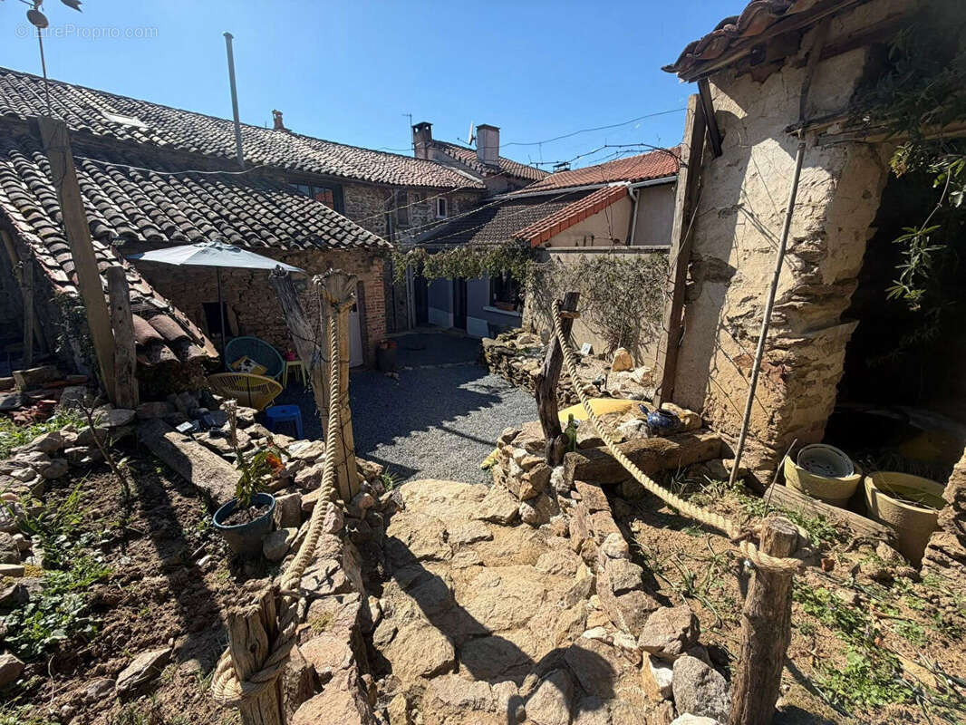 Maison à DROUX