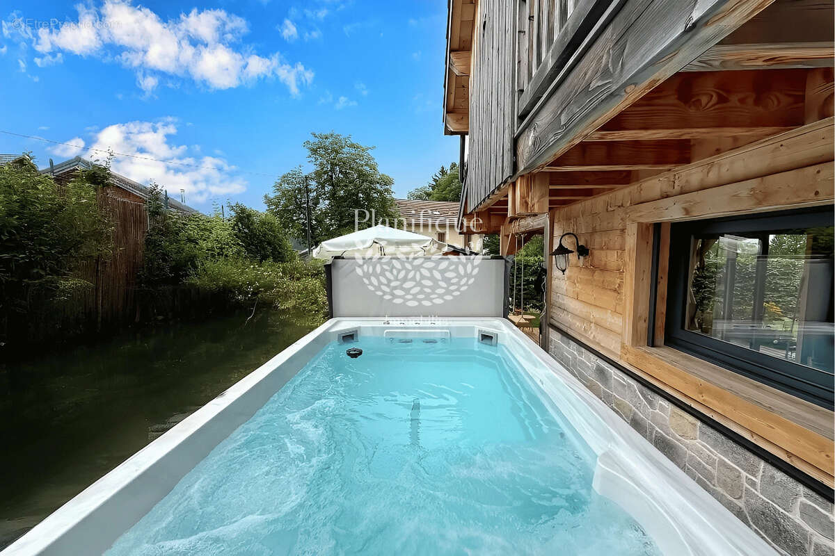 Maison à LA ROCHE-SUR-FORON