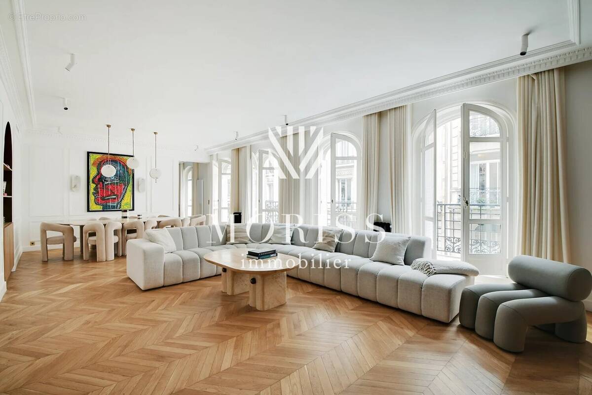 Appartement à PARIS-16E