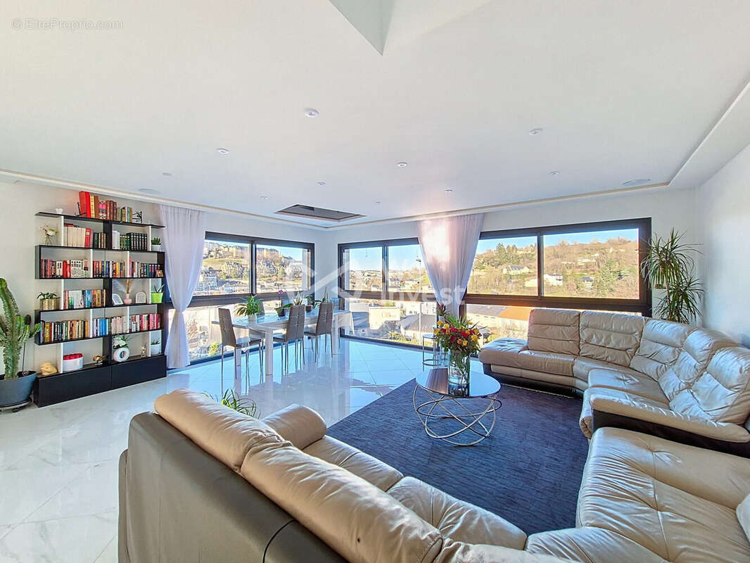 Maison à LE MONASTERE