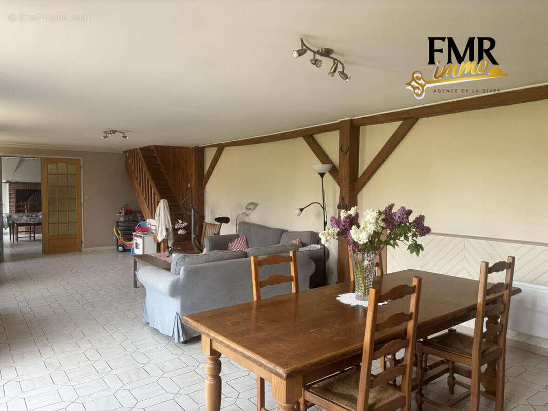 Maison à SAINT-PIERRE-SUR-DIVES