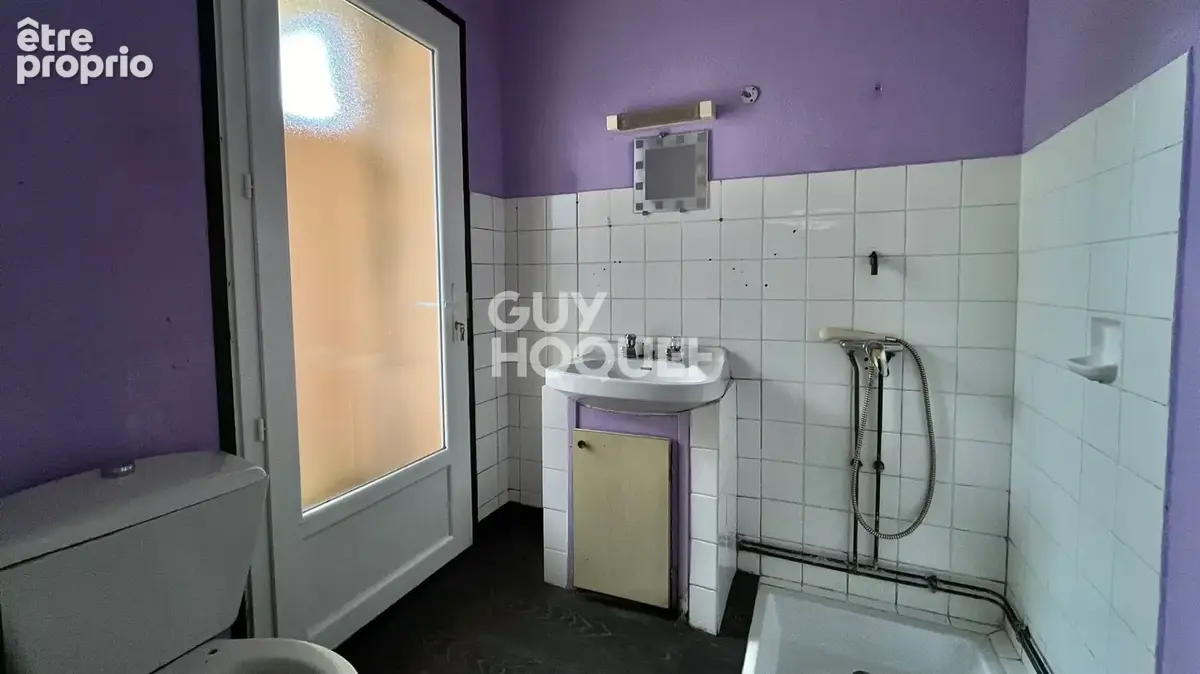 Maison en centre-ville, à rénover, 3 chambres et une cour intérieure - photo 8