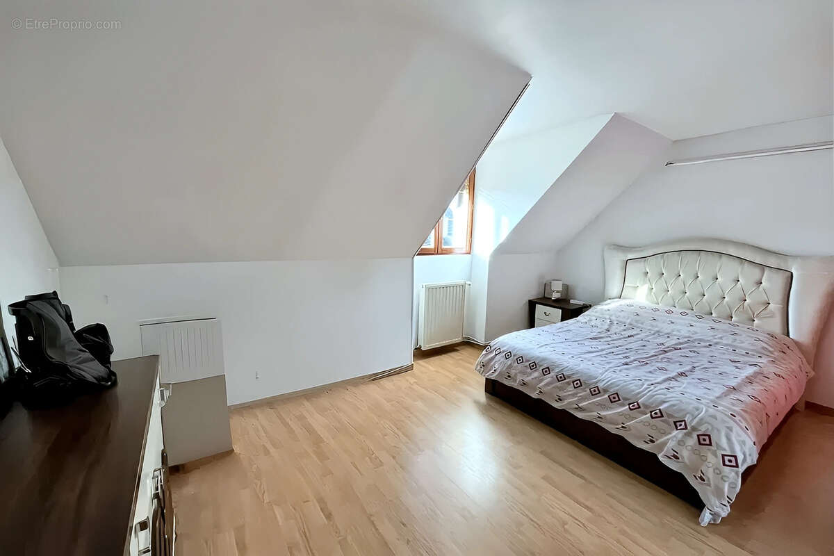 Maison à QUINCY-VOISINS