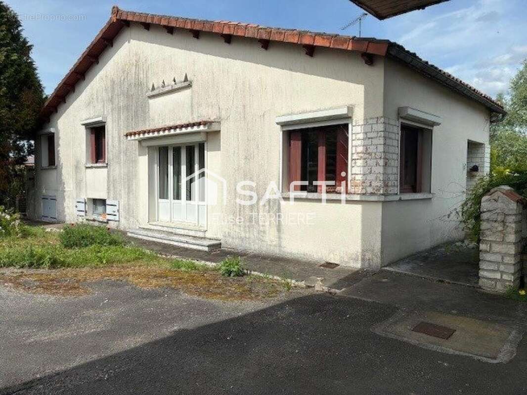 Photo 2 - Maison à AIGRE