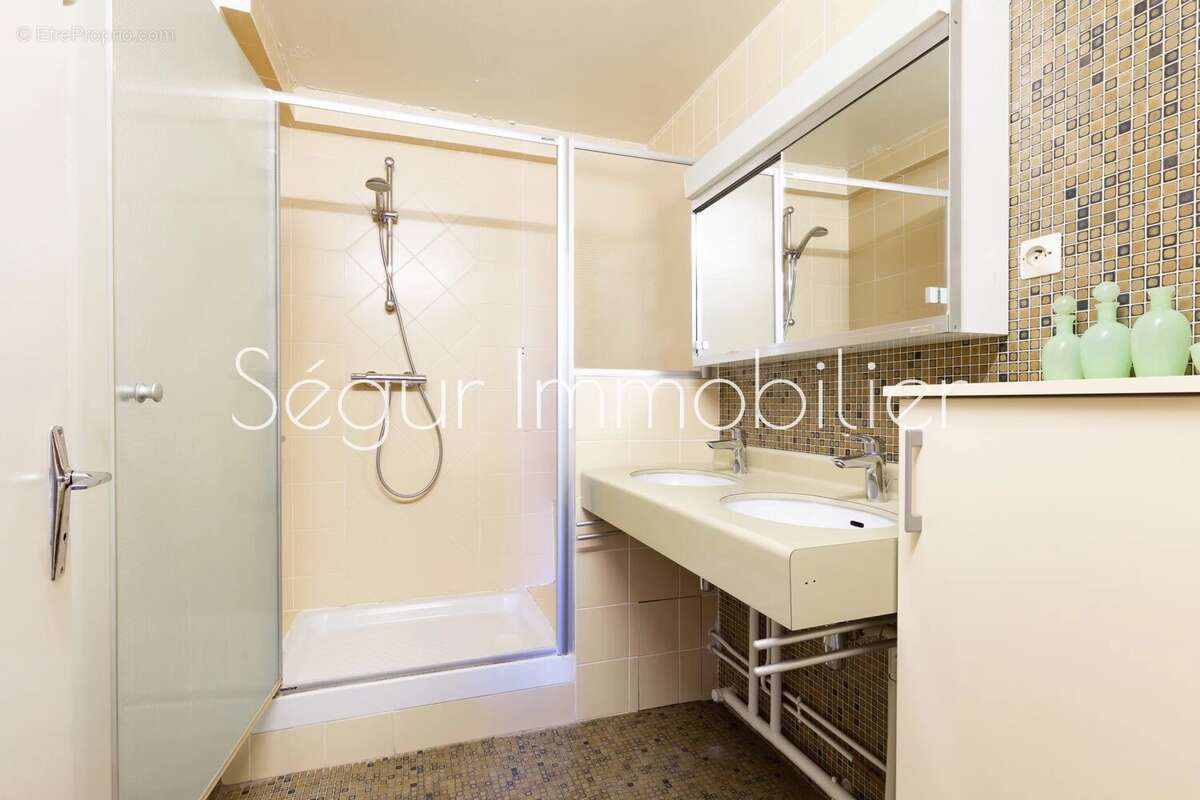 Appartement à PARIS-15E