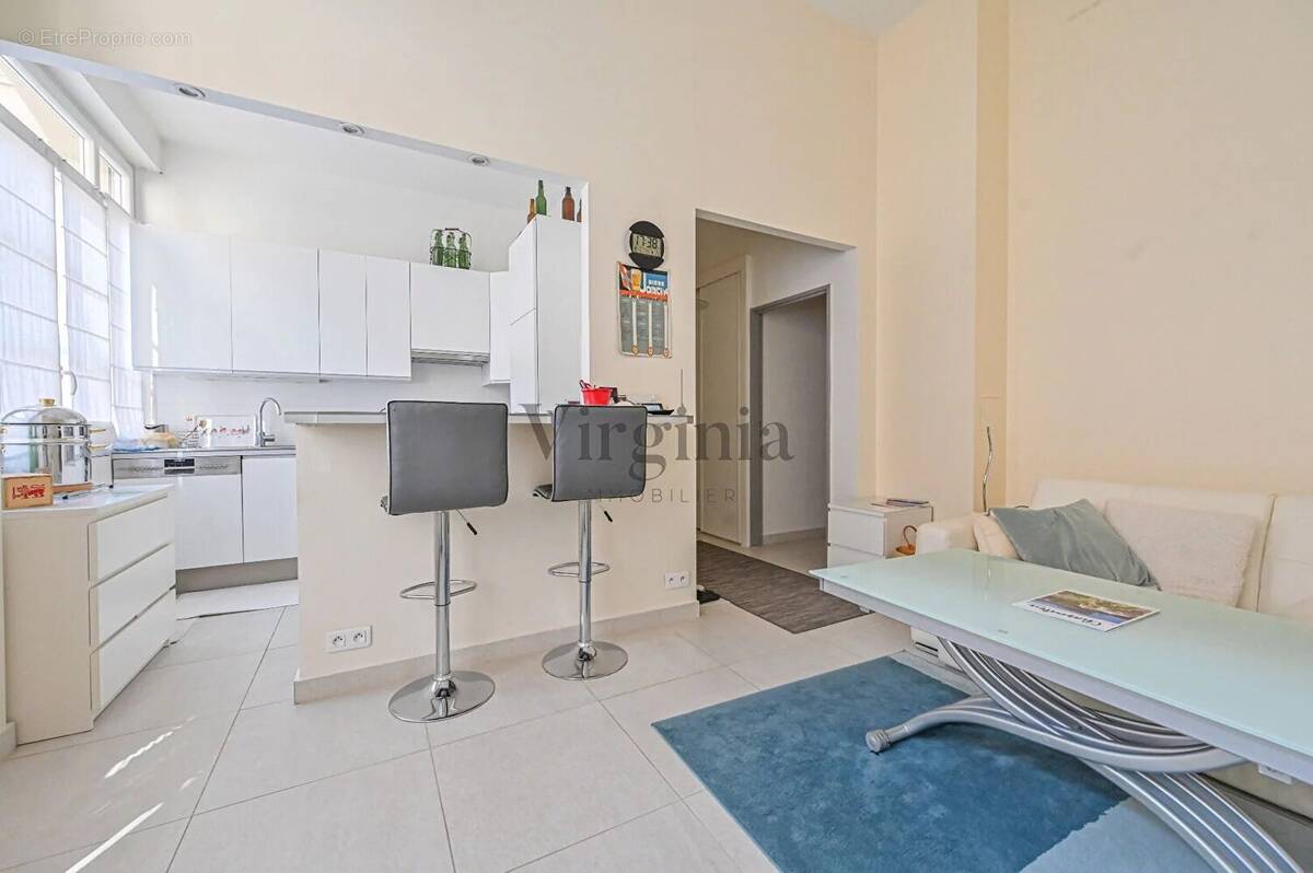 Appartement à CHARENTON-LE-PONT