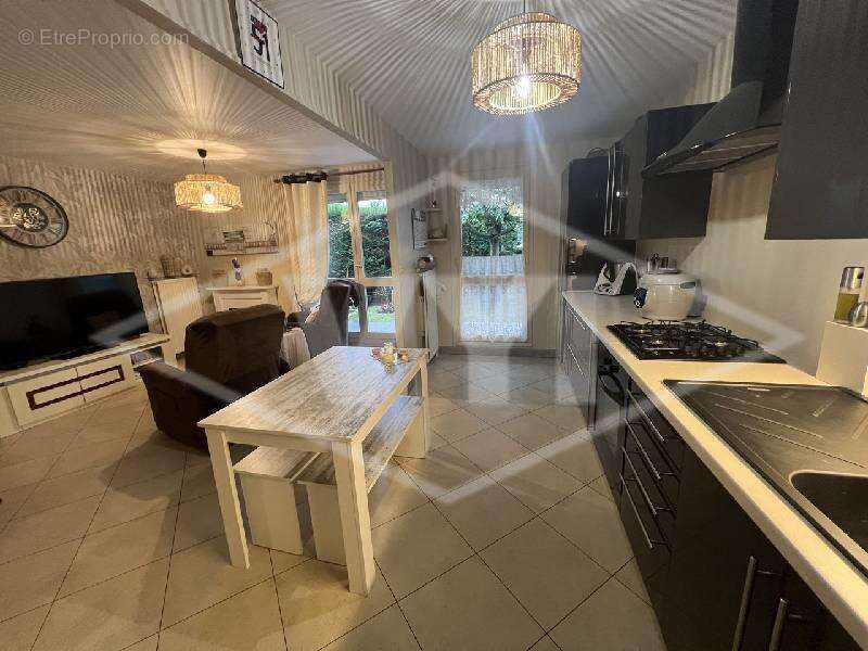 Appartement à COMBS-LA-VILLE