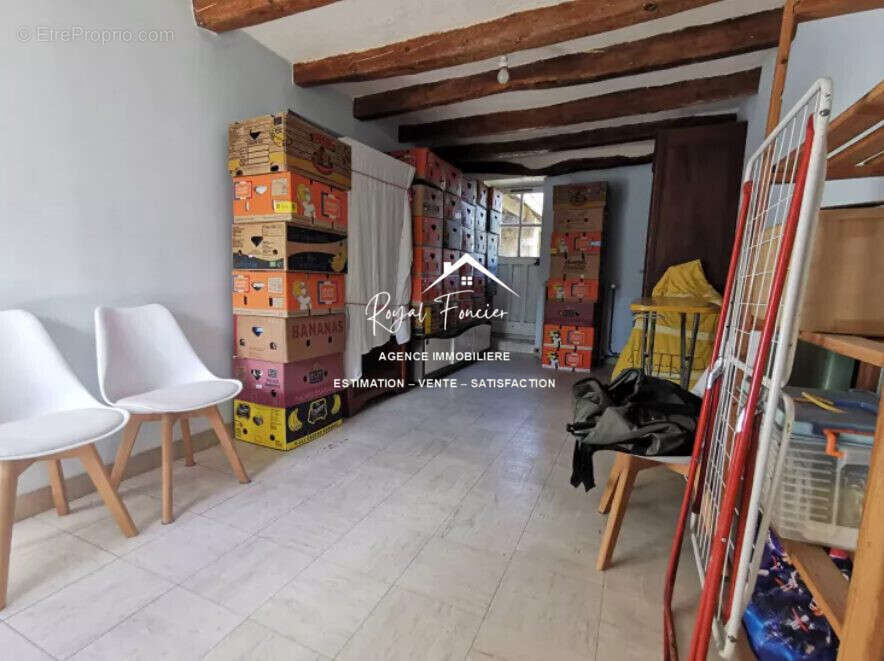 2ème Chambre RDC - Maison à YZEURES-SUR-CREUSE