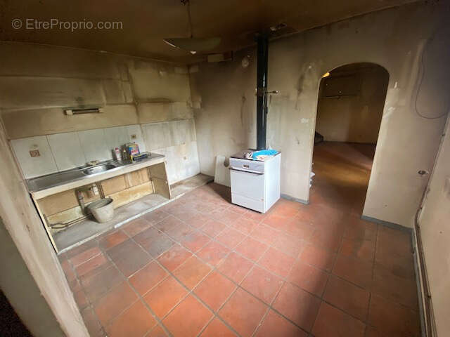 Maison à restaurer avec grange sur terrain de 577 M2 - photo 6