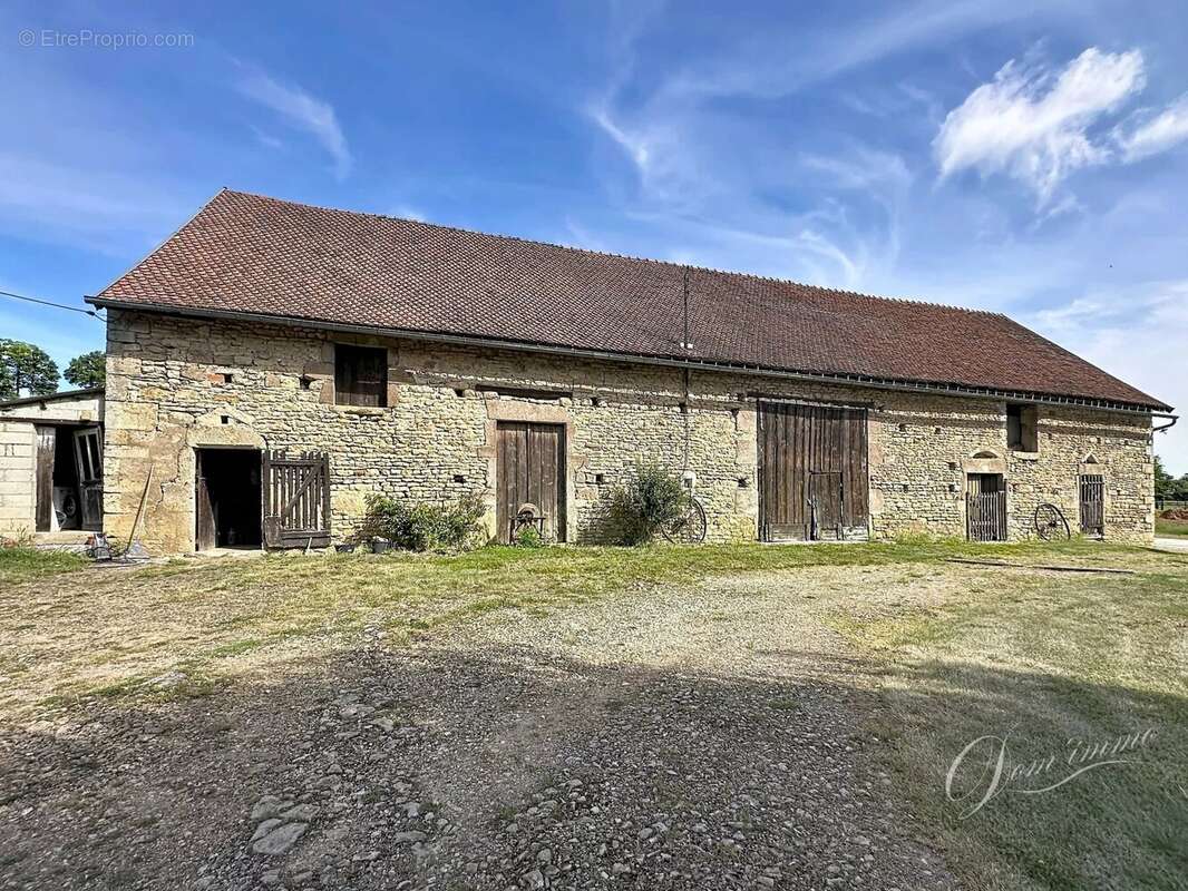 Maison à VIC-SOUS-THIL