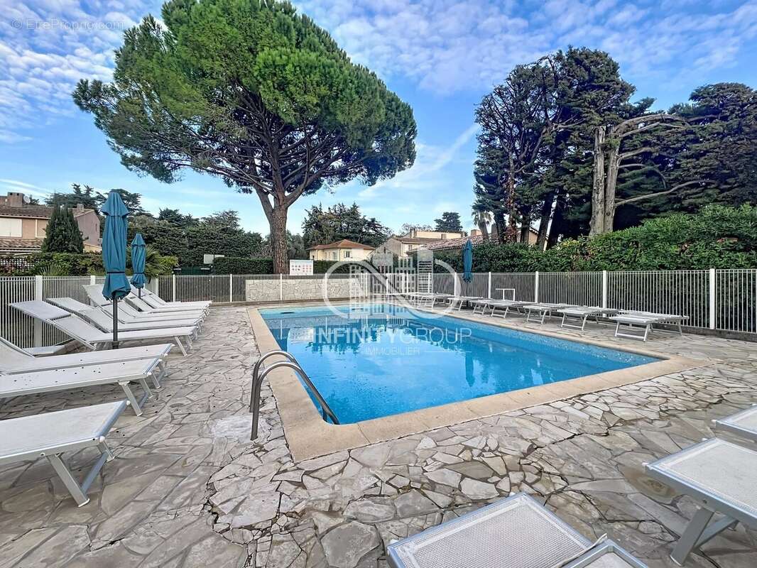 Appartement à VALLAURIS