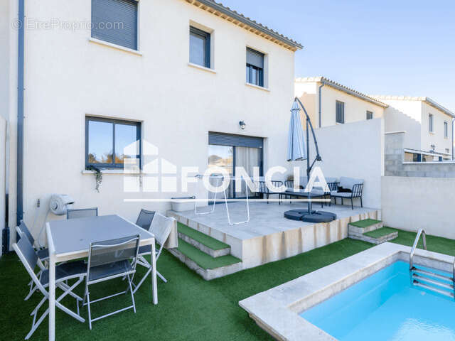 Maison à ENTRAIGUES-SUR-LA-SORGUE