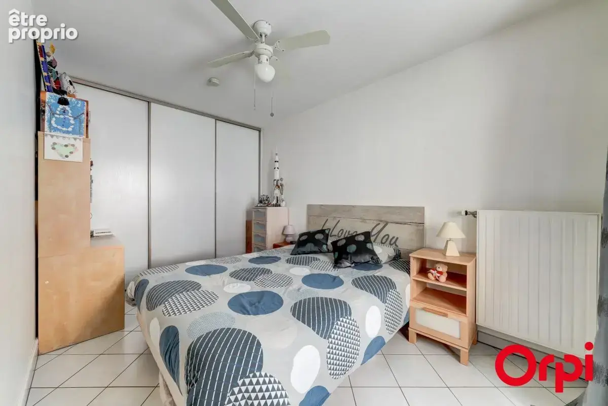 A vendre - Appartement type T4 de 75 m2 avec balcon et garage double - photo 8