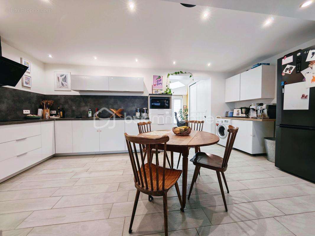 3 chambres / jardin / grand garage / aucun travaux a prevoir / dpe c - photo 4
