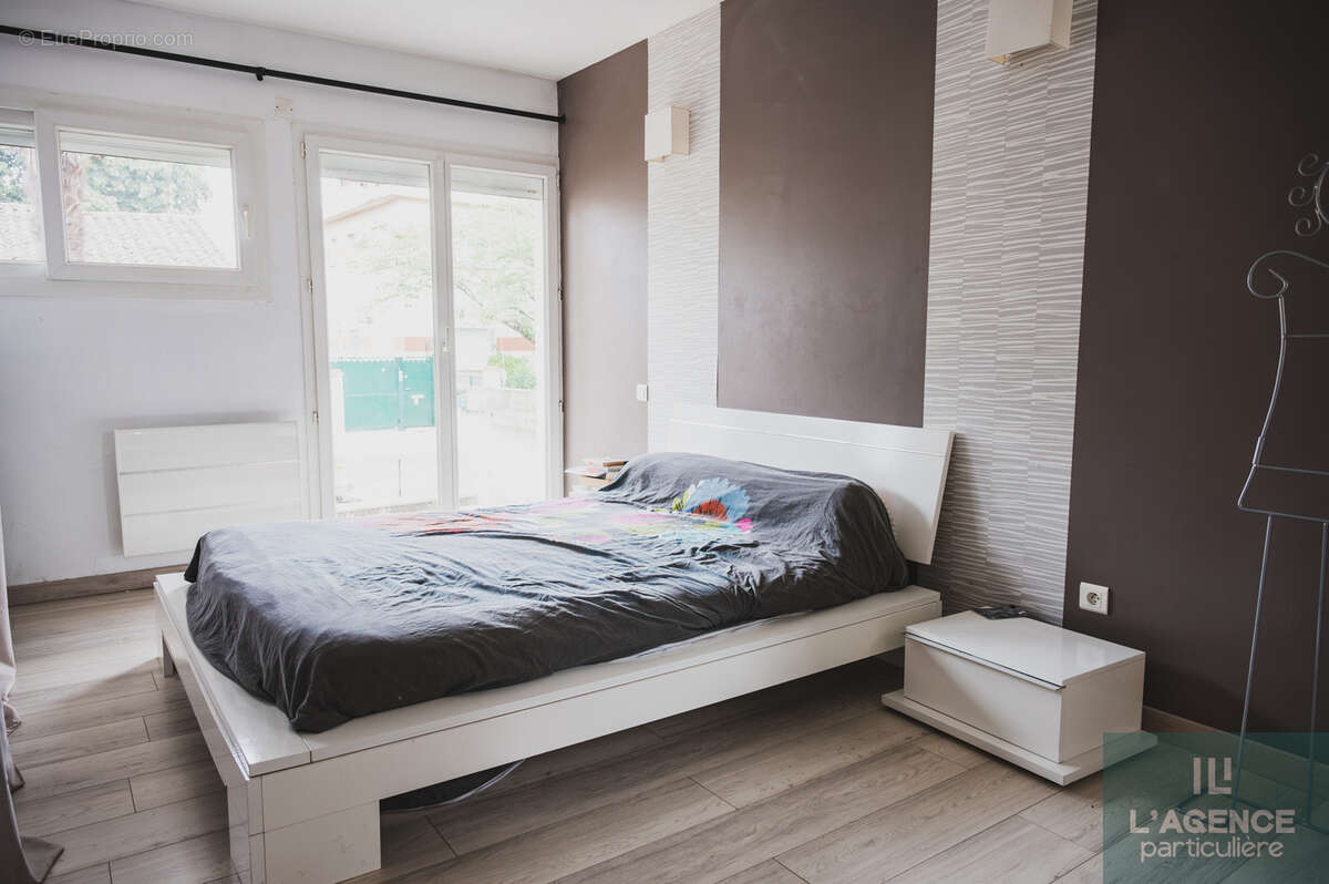 Appartement T4 - 120 m2 - RDC avec terrasse - La Roseraie - - photo 10