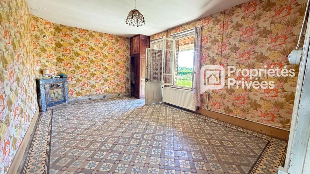 Sur 2700 m2 de terrain, belle ferme à rénover - photo 15