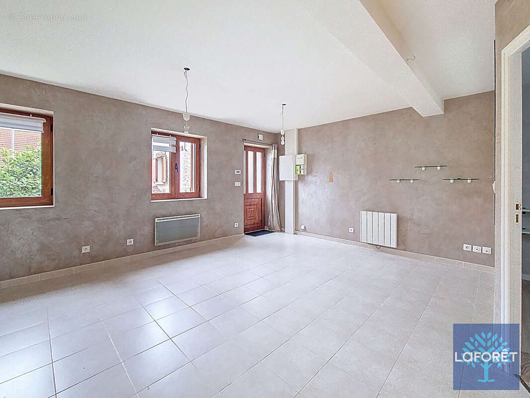 Appartement à BRIERES-LES-SCELLES