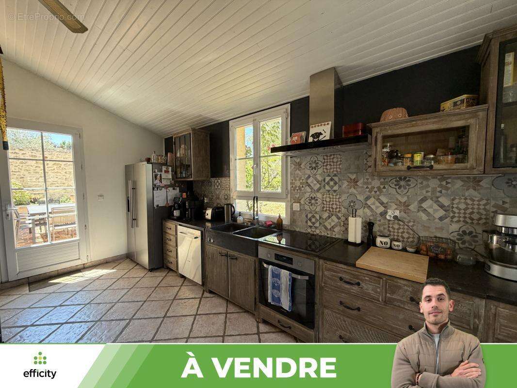 Maison 175 m² à Gizay  - photo 10