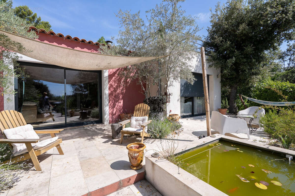 Maison 10 pièces 260 m² à vendre à Saint-Marc-Jaumegarde (13100) - photo 5