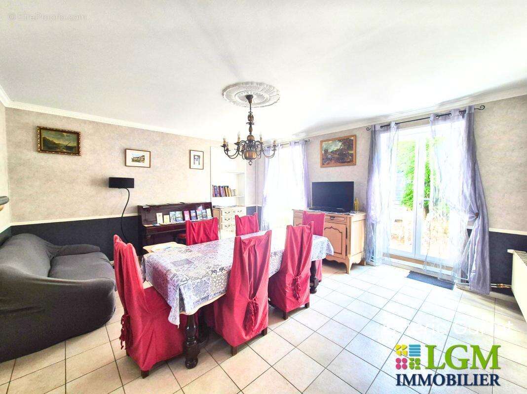 Maison de bourg 114 m² – 4 chambres – Grenier - Cour – Idéal investisseur – Déjà exploitée en location saisonnière - Cellettes ( - photo 5