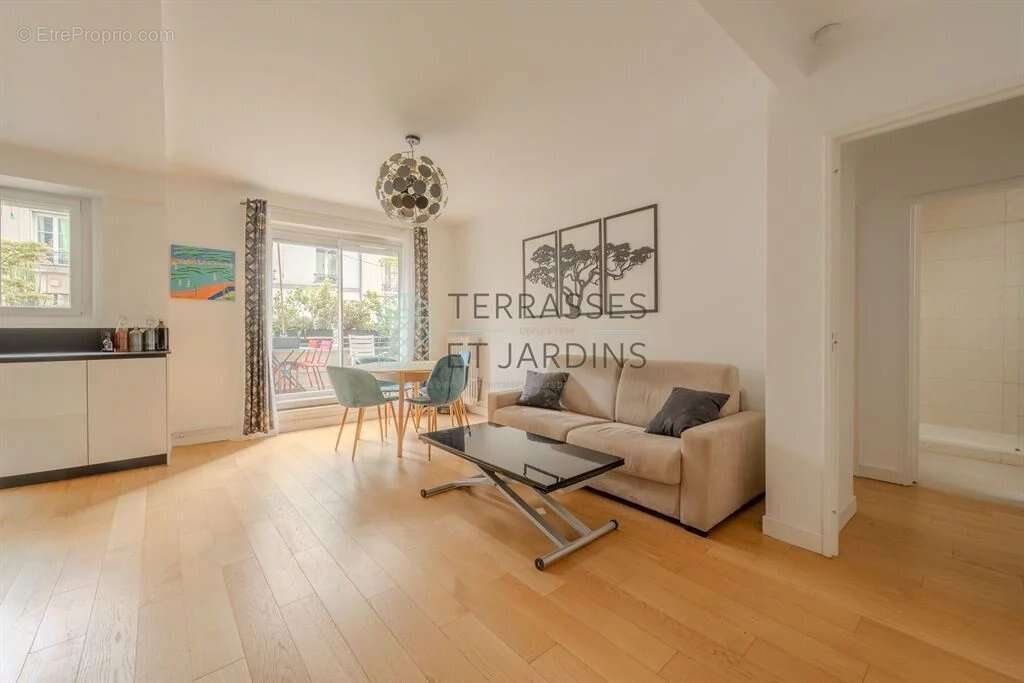 Appartement à PARIS-14E