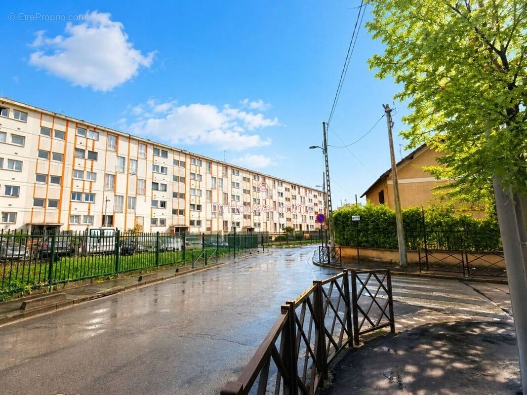 Appartement à CLICHY-SOUS-BOIS