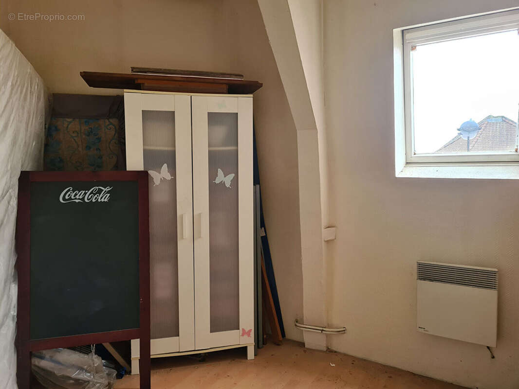 Immeuble un local commercial et un appartement - photo 4