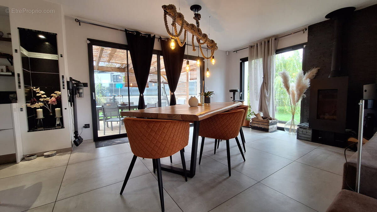 Maison à CHANAT-LA-MOUTEYRE