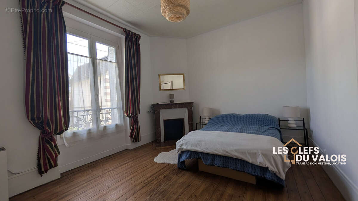CHAMBRE 1 ER ETAGE - Maison à CREPY-EN-VALOIS