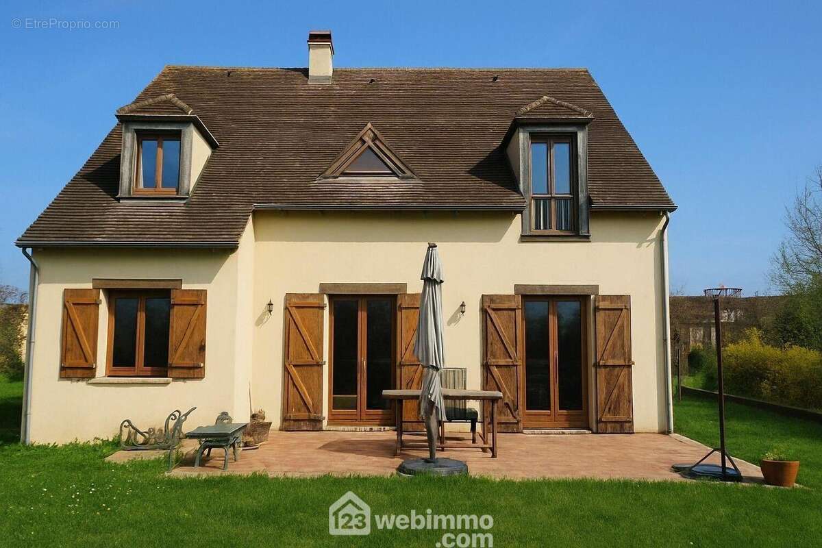 Venez découvrir cette maison de 2004 d'une surface de 138 m².