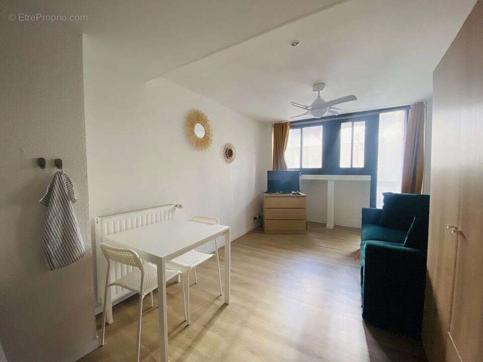 Appartement à MARSEILLE-5E