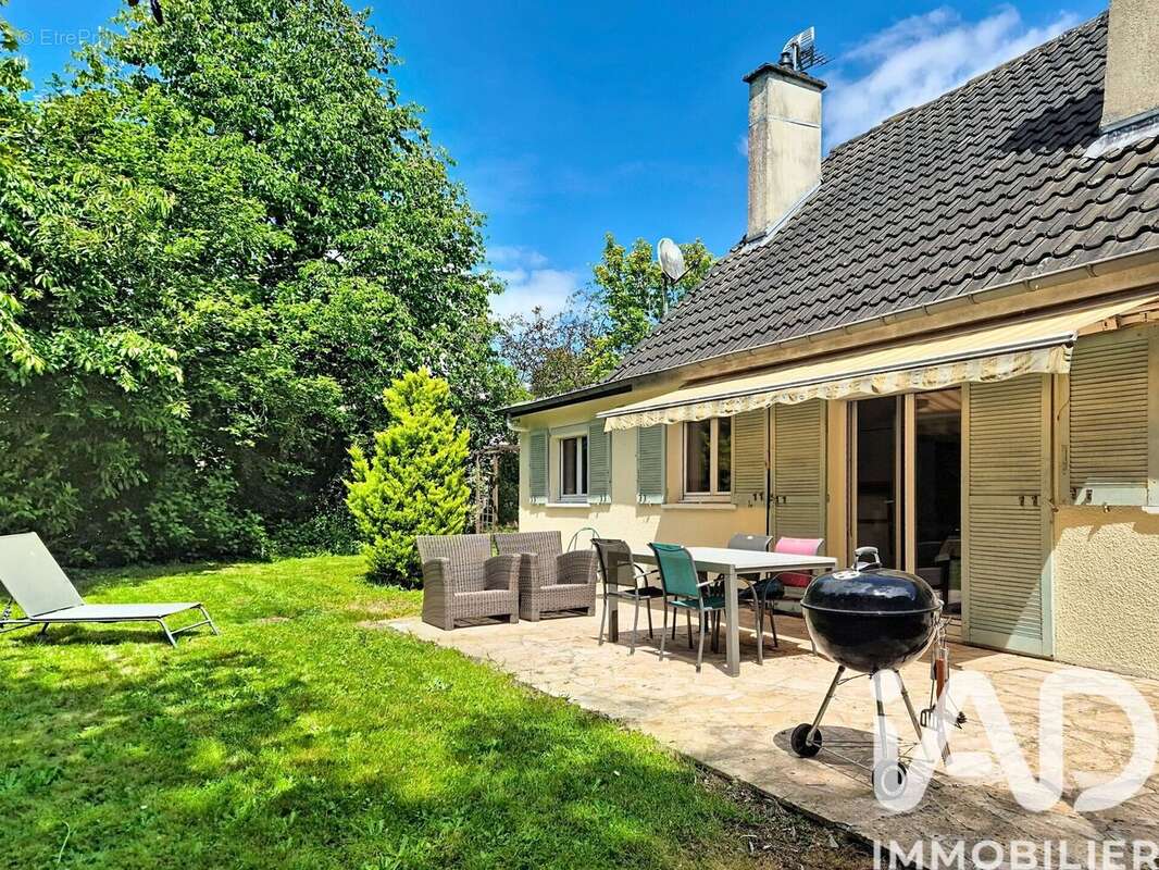 Photo 3 - Maison à LE MESNIL-SAINT-DENIS
