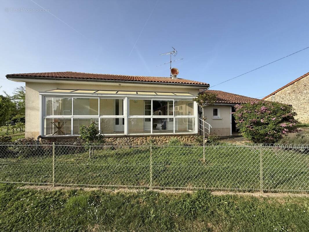 Maison à MONTBRON